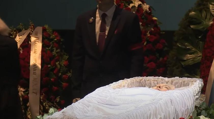 Господи, помилуй: могила Мирошниченко утонула сразу после похорон