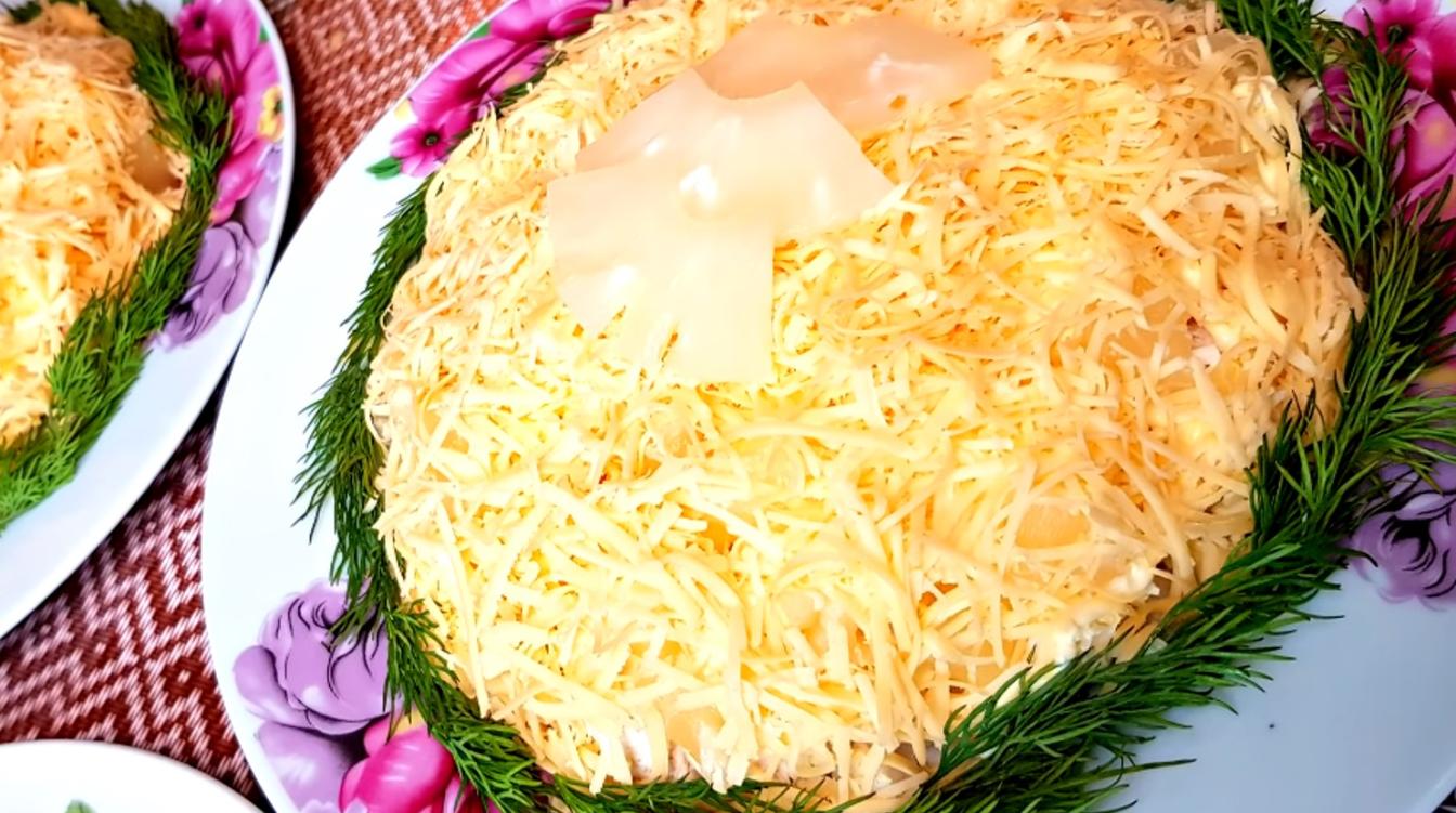 Невероятно нежный и эстетичный салат с ананасами: шикарное блюдо на Новый год