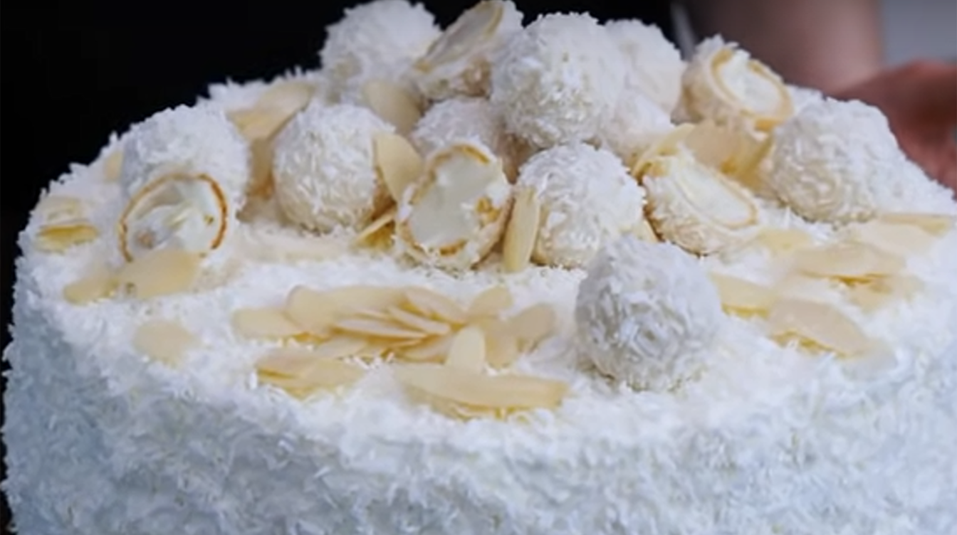Фантастический торт "Рафаэлло" без духовки: станет вашим любимым лакомством
