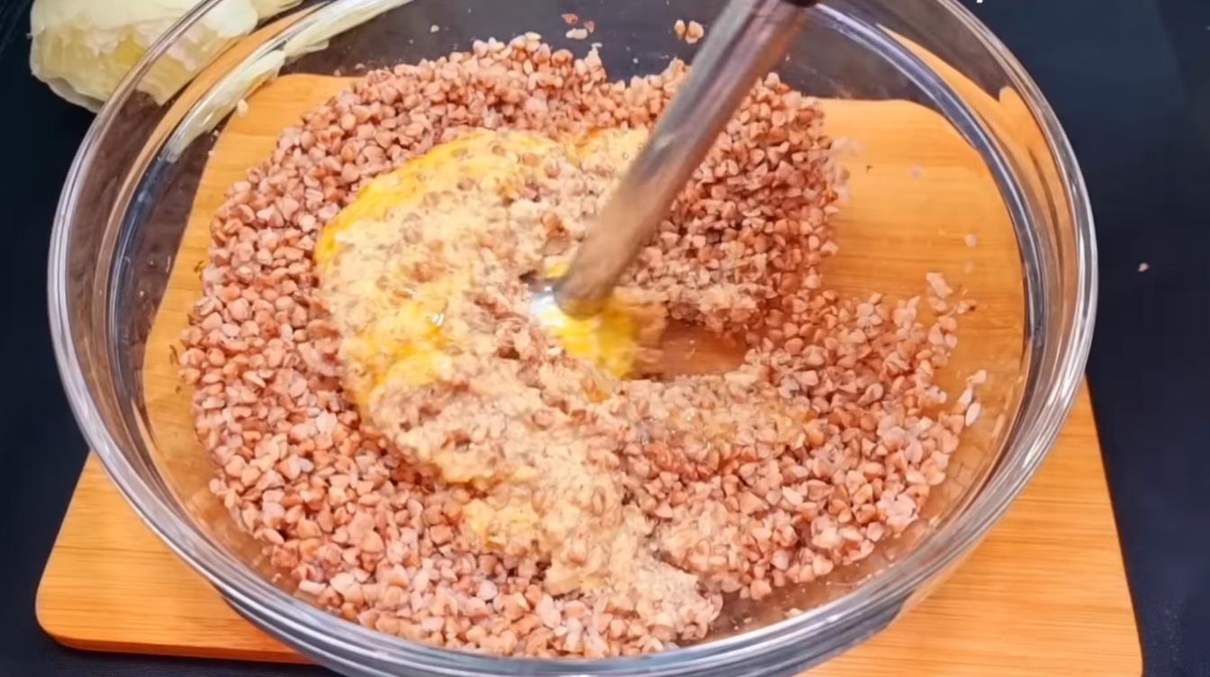 Сытный и простой бабушкин рецепт произвел фурор: нужны гречка и яйца
